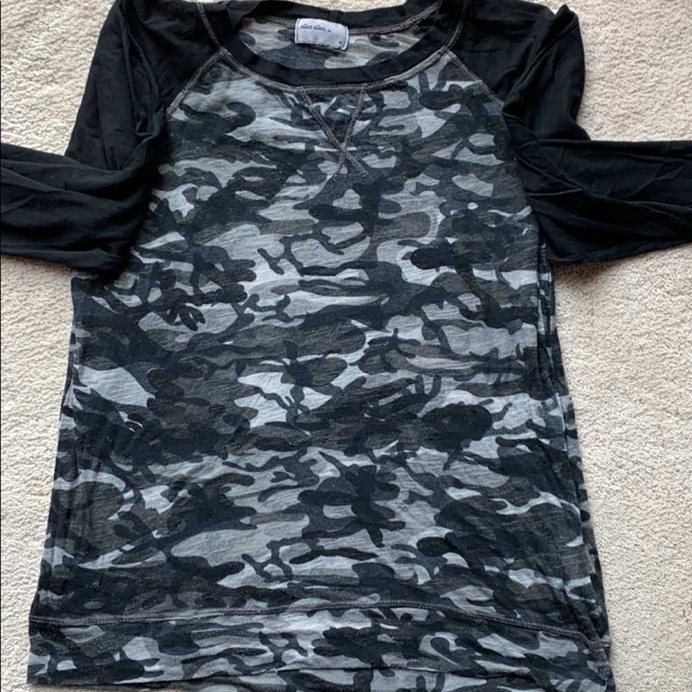 Allen Allen black camo ls tee shirt.